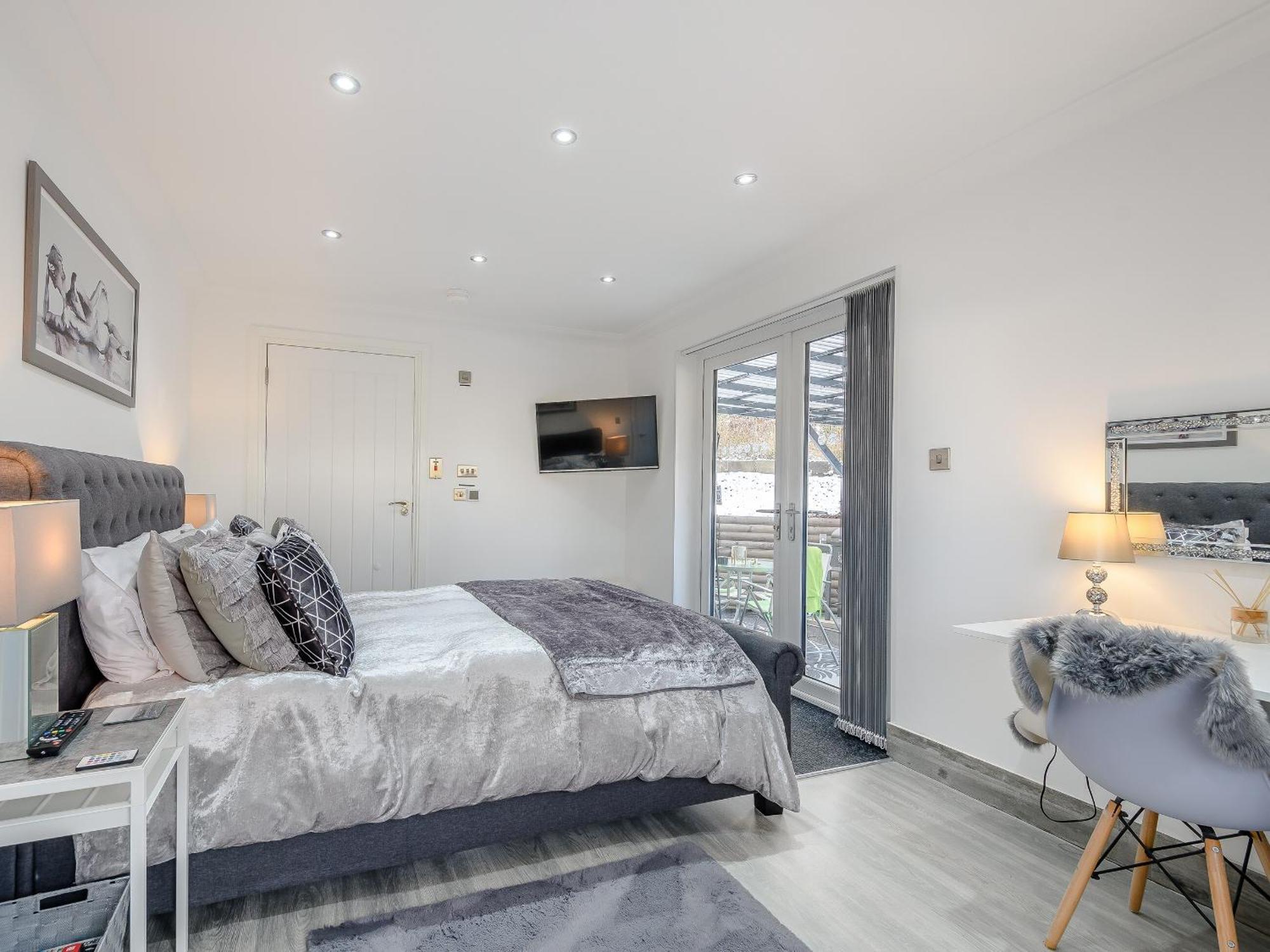 Craigpark Lodge Caldercruix Экстерьер фото